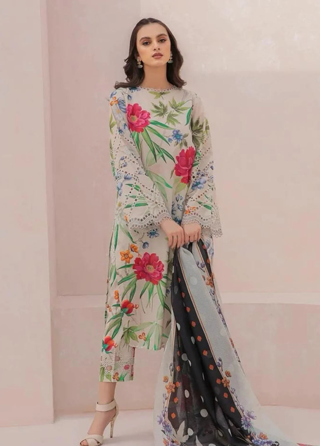 Embroidered Lawn 3 Piece Unstitched Suit BL-UF-332