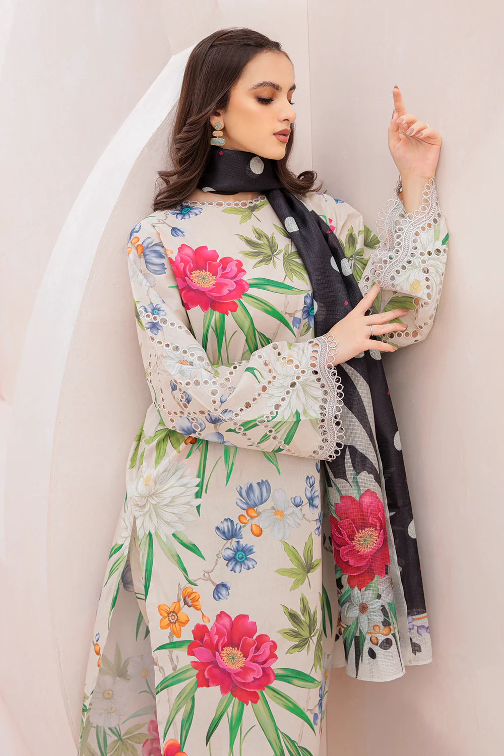 Embroidered Lawn 3 Piece Unstitched Suit BL-UF-332