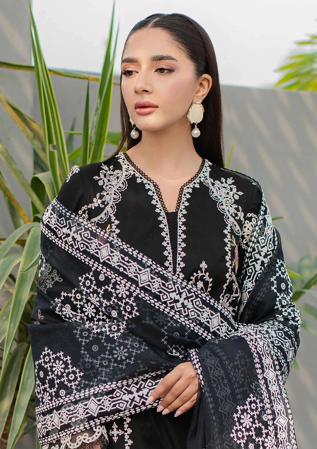 Qalamkar Black Embroider Lawn 3 Piece Unstitched JK-09 EVADNE